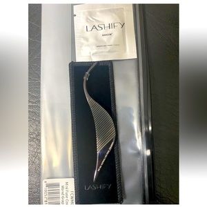 LASHIFY - THE BIRDIE WAND™ GRAPHITE  - 3.7" L x 0.6" W
Japanese stainless steel
